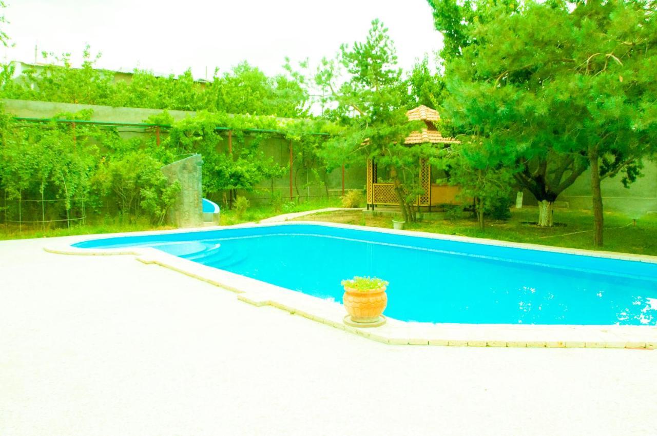 X Hotel Erivan Exterior foto