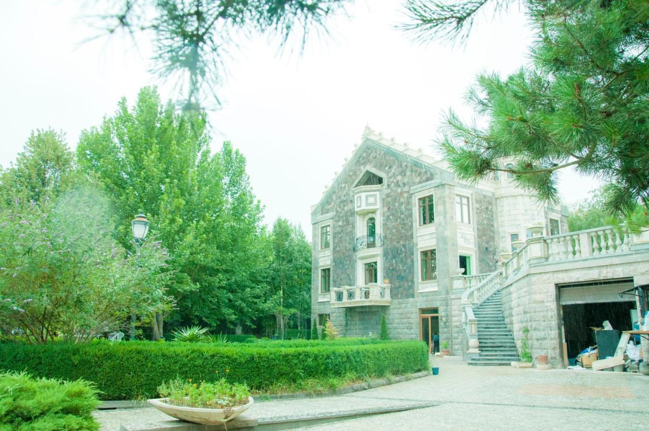 X Hotel Erivan Exterior foto
